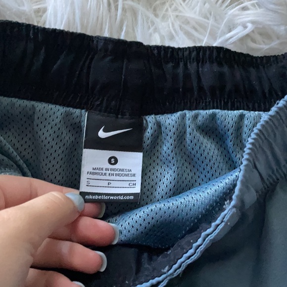 Men’s nike swim trunks - Picture 2 of 3